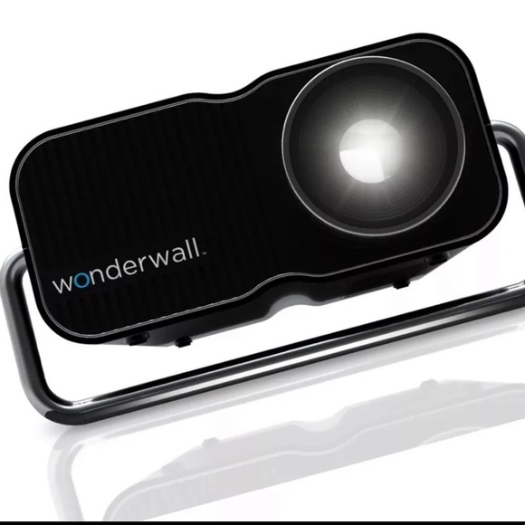 Wonderwall Entertainment Projector - Picture 2 of 8